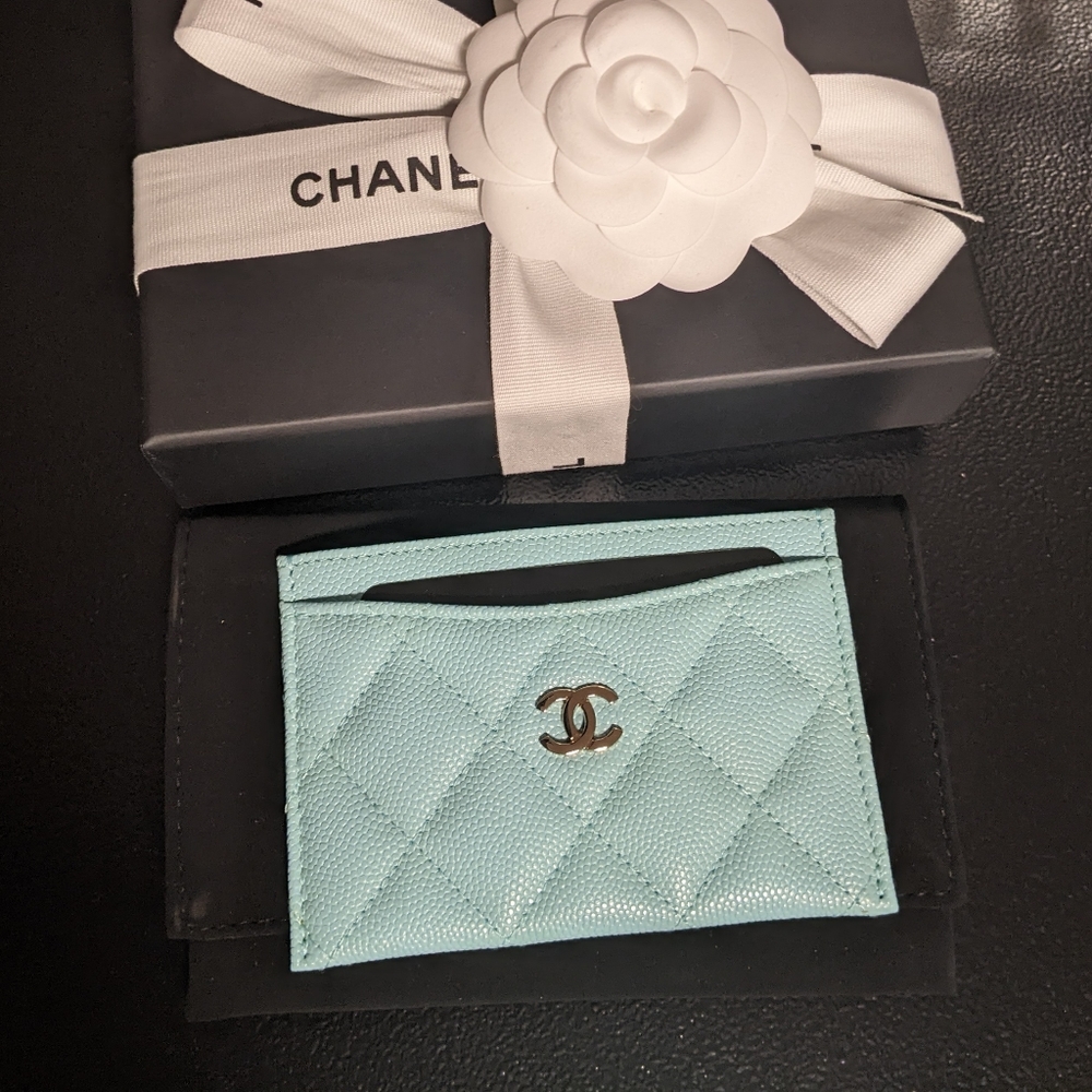 (SOLD) Chanel 19C Tiffany Blue Card Case